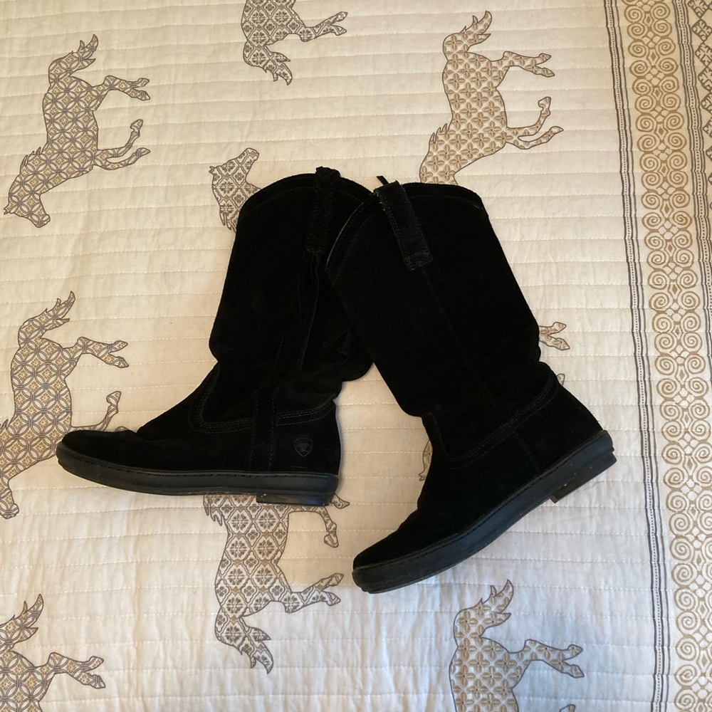 Ariat boots- only wore a couple of times. Black with fringes.